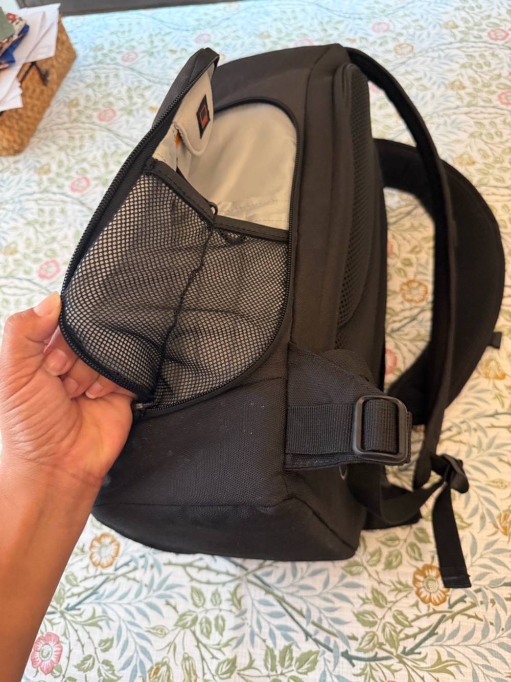 Lowepro Camera Backpack - Picture 3 of 9